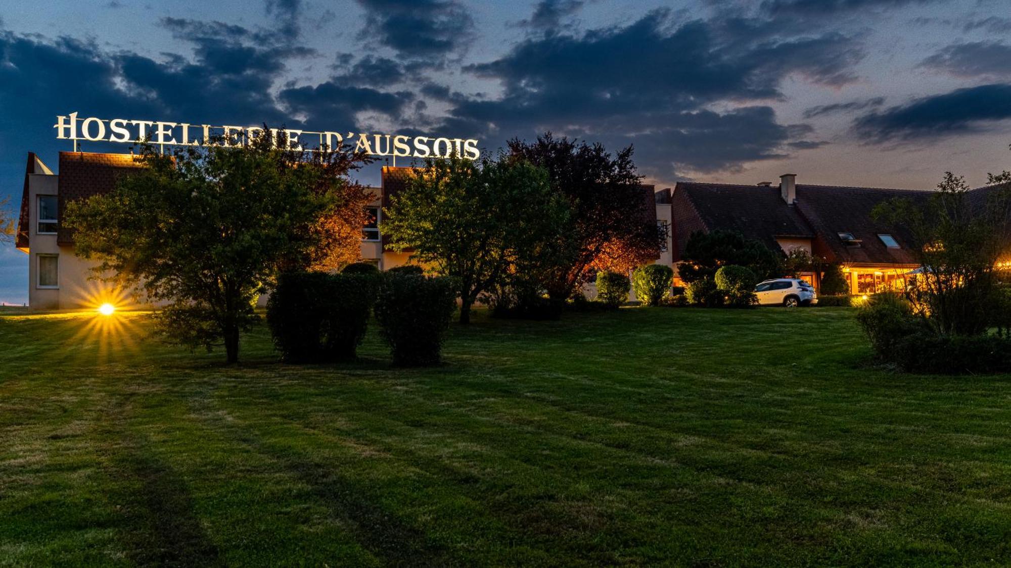 Logis Hostellerie D'Aussois Semur-en-Auxois Exterior photo